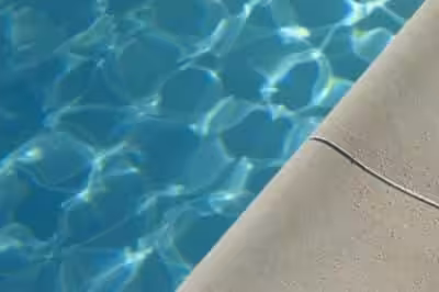 Comment bien entretenir ses margelles de piscine ?