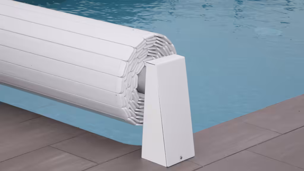 8 étapes pour installer son volet roulant de piscine